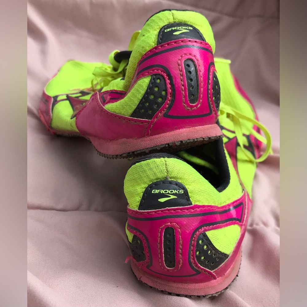 Brooks PR Series Neon Green and Pink Mid Distance Running Spikes - 9.5 - Picture 10 of 14